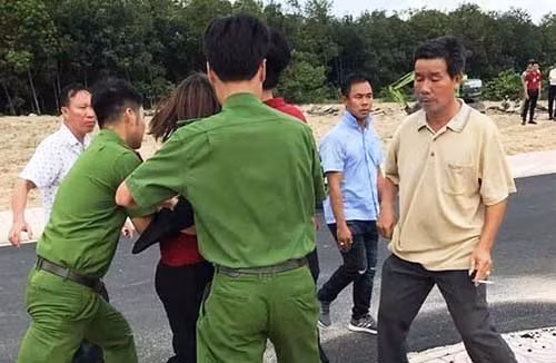 Xuc pham CA xa, Chu tich HDQT Alibaba bi dieu tra-Hinh-2