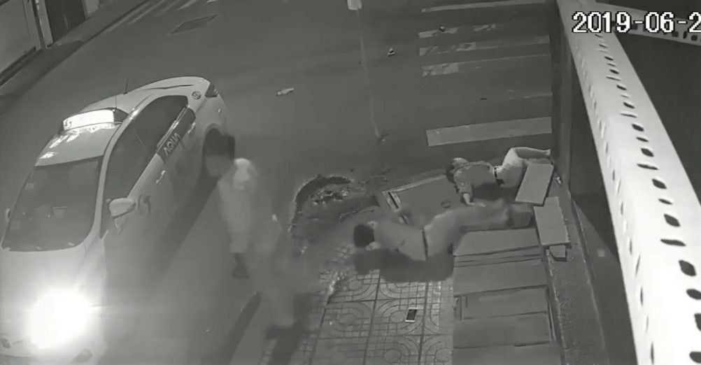 Tai xe Vinasun bo mac nan nhan quan quai sau tai nan, hang noi gi?-Hinh-2