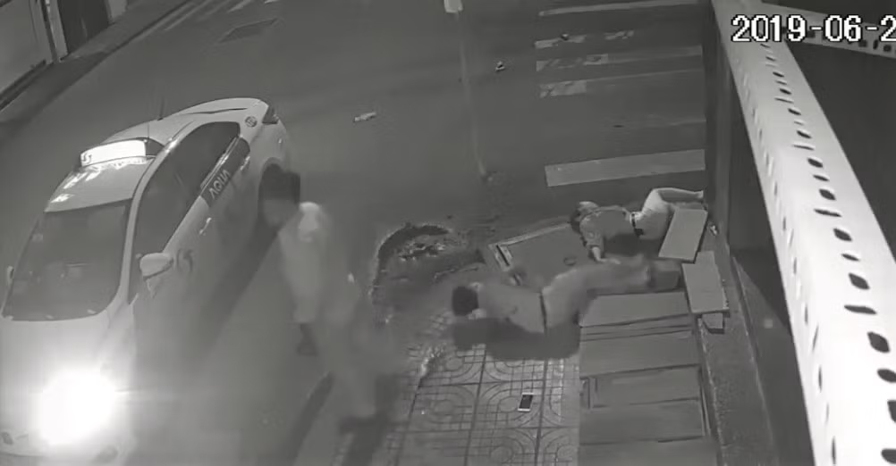 Tai xe Vinasun bo mac nan nhan quan quai sau tai nan, hang noi gi?-Hinh-2