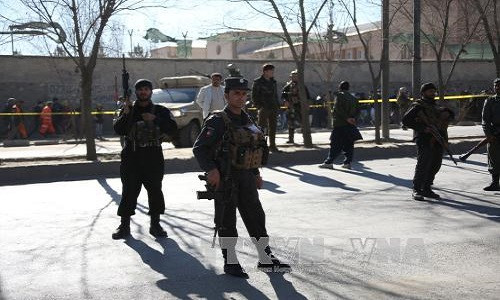 Lực lượng an ninh Afghanistan tại hiện trường vụ tấn công ở Kabul ngày 28/12. Ảnh: THX/TTXVN