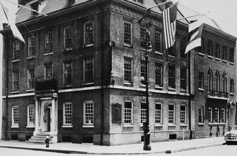 Chiếc răng còn lại cuối cùng của cố Tổng thống Mỹ George Washington được trưng bày tại bảo tàng Fraunces Tavern trong khu tài chính của thành phố New York. Ảnh: ATI.