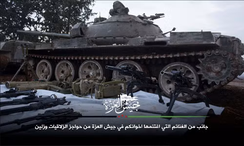 Cụ thể, FSA được cho là đã chiếm được nhiều vũ khí, trang thiết bị quân sự của Quân đội Syria, trong đó có một xe tăng T-55, nhiều súng máy hạng nặng và 4 bệ phóng tên lửa dẫn đường chống tăng,...Ảnh: AMN.