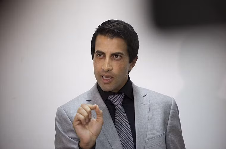 Trong đó, Mosab Hassan Yousef, con trai của ông Yousef, từng làm gián điệp cho Israel trong hơn 10 năm. Những thông tin tình báo mà Mosab cung cấp cho cơ quan tình báo Israel Shin Bet được cho là đã giúp ngăn chặn hàng chục vụ tấn công của Hamas chống lại Israel. Ảnh: The Times of Israel.