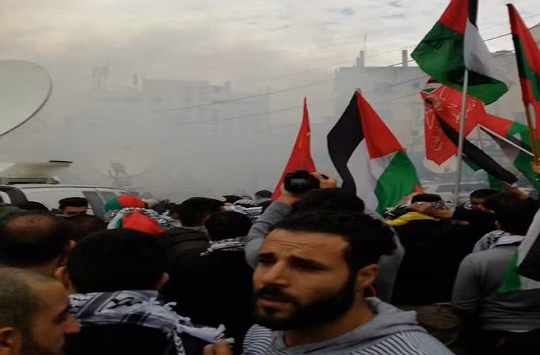 Được biết, các cuộc biểu tình đã bùng phát và lan rộng tại khu vực Trung Đông và nhiều quốc gia trên thế giới sau khi Tổng thống Trump chính thức công nhận Jerusalem là thủ đô của Israel hôm 6/12. Ảnh: Twitter.