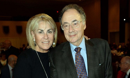 Tỉ phú Barry Sherman, nhà sáng lập hãng dược Apotex, cùng vợ ông - bà Honey - Ảnh: TORONTO