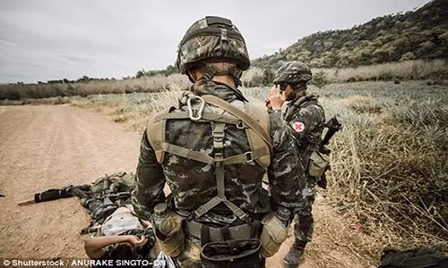 Nữ đặc nhiệm Anh đã tiêu diệt nhiều chiến binh IS ở khu vực biên giới Syria-Iraq. Ảnh: Daily Mail.