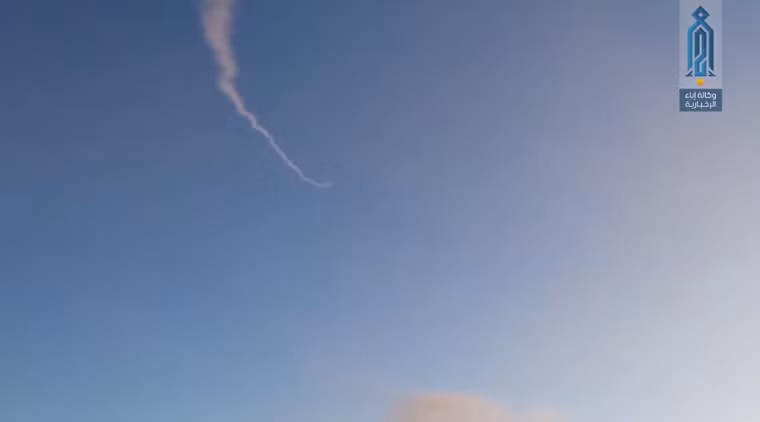 Phi công của L-39 được cho là sống sót sau khi chiếc máy bay rơi xuống và bốc cháy. Tuy nhiên, các tay súng HTS sau đó đã bắt giữ và bắn chết phi công này. Ảnh: AMN.