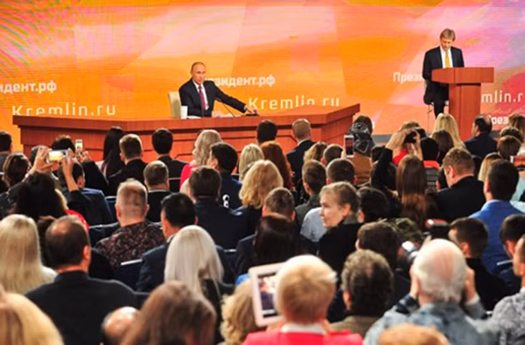 Được biết, cuộc họp báo với sự tham dự của 1.640 phóng viên cũng là cuộc họp cuối trong nhiệm kỳ này của Tổng thống Putin. Ảnh: RT.
