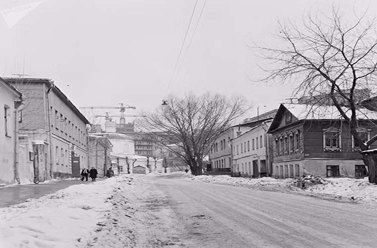Tuyết phủ trắng phố Old Arbat, Moscow, trong một ngày đông lạnh giá năm 1967. Ảnh: Sputnik.
