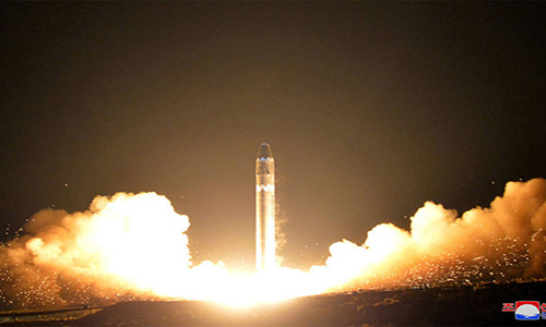 Tên lửa Hwasong-15 được Triều Tiên phóng hôm 29/11. Ảnh: KCNA.