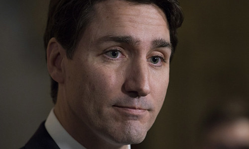 Thủ tướng Canada Justin Trudeau trả lời báo chí tại phòng họp của Hạ viện sau khi báo cáo đạo đức được công bố tại Ottawa hôm 20/12 kết luận ông vi phạm các quy tắc mâu thuẫn lợi ích khi đi nghỉ Giáng sinh tại đảo ở Bahamas thuộc sở hữu của Aga Khan vào năm ngoái. Ảnh: AP.