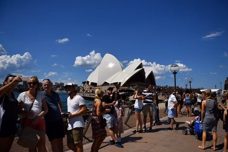 Australia những năm qua trở thành mục tiêu của các vụ tấn công khủng bố. Do vậy, thành phố Sydney đã tăng cường an ninh nghiêm ngặt, tăng cường số lượng cảnh sát để bảo vệ trong đêm giao thừa. Ảnh: AAP.