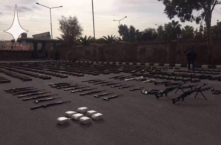 Theo Al Masdar News, ngày 19/12, Quân đội Syria tại Damascus đã thu giữ một số lượng lớn vũ khí và đạn dược đang được vận chuyển tới các nhóm phiến quân chống chính phủ Syria ở Đông Ghouta. Ảnh: AMN.
