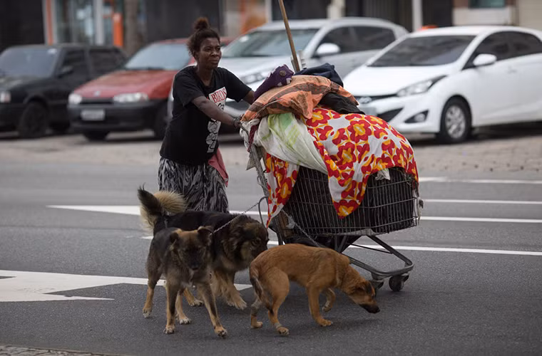 Cristiane, 40 tuổi, cho biết đã sống ngoài đường phố trong suốt 22 năm. Ảnh: AJ.
