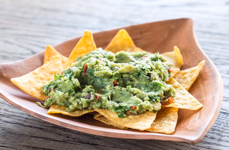 Một món ăn yêu thích nữa của gia đình cựu Tổng thống Obama đó là các món ăn nhẹ Mexico, chẳng hạn như Nacho hay món salad làm từ quả bơ Guacamole. Ảnh: BI.