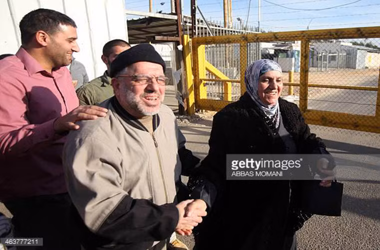 Ngày 19/10/2015, Lực lượng Quốc phòng Israel (IDF) đã đột kích vào nhà riêng của ông Yousef ở làng Beitunia và bắt giữ ông với cáo buộc kích động bạo lực. Ảnh: Getty Images.