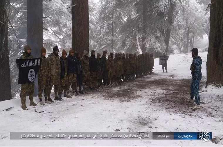 Tuy nhiên, kênh Amaq không nêu cụ thể địa điểm diễn ra cuộc huấn luyện của IS, tuy nhiên, theo AMN, các chiến binh khủng bố này có thể đang hoạt động bên ngoài tỉnh Kumar, phía đông bắc Afghanistan. Ảnh: AMN.