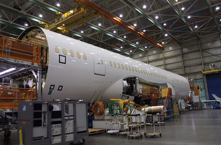 Phần thân của một chiếc máy bay đến từ Italy. Ảnh: