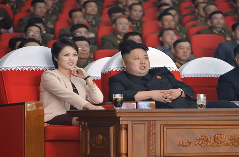 Độ tuổi và năm sinh chính xác của ba người con nhà ông Kim được giữ kín nhưng có thể dự đoán được sau những khoảng thời gian bà Ri Sol-ju "biến mất" một cách bí ẩn trước công chúng. Ảnh: BI.