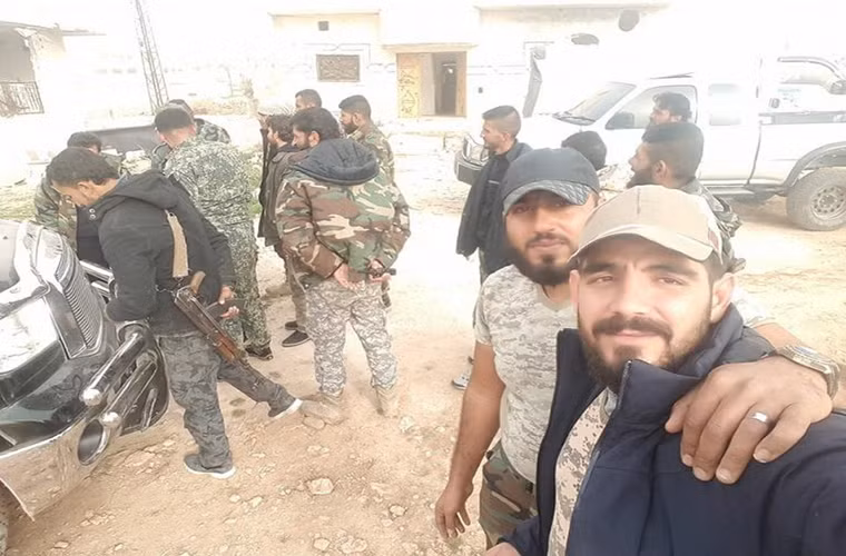 Trước cuộc tấn công bất ngờ, các binh sĩ Quân đội Syria đã phải tạm rút lui khỏi các vị trí trên. Tuy nhiên, ngay sau đó, lực lượng này đã mở cuộc phản công giành lại vùng lãnh thổ vừa rơi vào tay FSA. Ảnh: AMN.