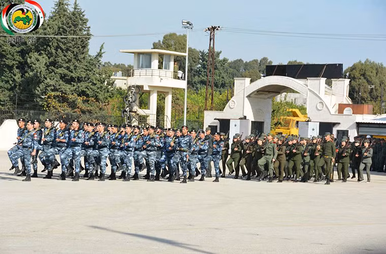 Theo Al Masdar News ngày 18/12, nhiều thành viên của Lực lượng Đặc nhiệm Syria (SMF) đã tham dự buổi lễ tốt nghiệp cuối tuần trước, sau khi trải qua quá trình đào tạo "khắc nghiệt" kéo dài nhiều tuần ở Tartous. Ảnh: AMN.