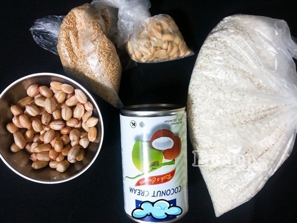 Nguyên liệu của món xôi lạc hấp cốt dừa bao gồm gạo nếp ngon, lạc, chút đường, xíu muối, nước cốt dừa, dừa nạo sợi và muối vừng. Ảnh http://emdep.vn