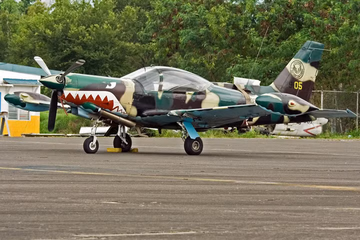 Chiếc SF-260 có thể thực hiện nhiều chức năng khác nhau như huấn luyện, bay thử, nhào lộn, bay đêm, bay định hướng và bay theo đội hình. Ảnh: update.ph.