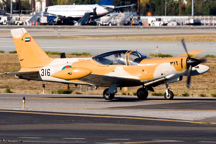 Thiết kế của vòm kính tạo thêm không gian và sự thoải mái cho người ngồi bên trong. Ghế thứ 3 cho phép mở rộng chỗ ngồi trong trường hợp không bay nhào lộn. Ảnh: airlines.