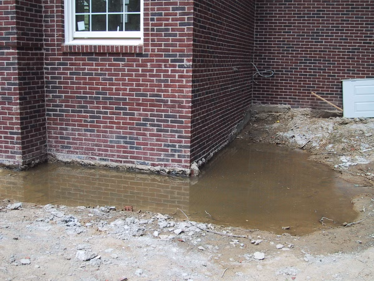 Phong thủy học cho rằng cảnh quan xung quanh nhà có nhiều nước tù đọng sẽ ảnh hưởng xấu đến gia chủ. Ảnh: Gov.