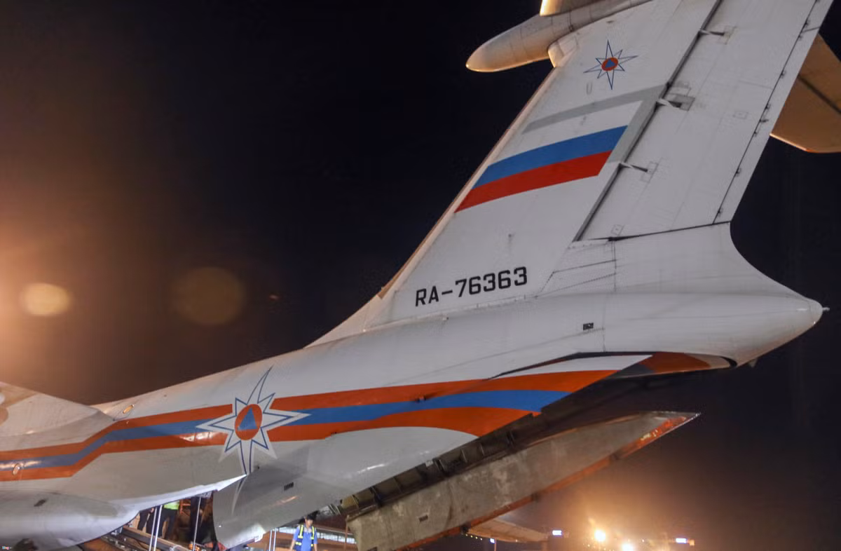 Đây là loại máy bay vận tải cỡ lớn. xuất phát từ Nga, sau khi quá cảnh ở Trung Quốc thì bay thẳng sang sân bay Cam Ranh.