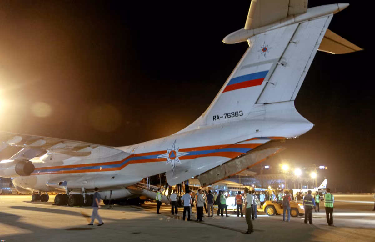 Được sự ủy quyền của Bộ Ngoại giao, ông Nguyễn Xuân Bắc, Phó chủ tịch UBND tỉnh Khánh Hòa, đại diện nhận lô hàng cứu trợ từ phía Nga.