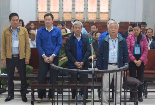 Diem nong 24h: Vi dau cha dap con toi chet, nghet tho ngay dau khai truong Zara-Hinh-9