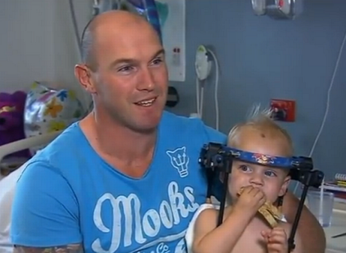 Sóc: Em bé bị gãy ròi dàu vãn duọc cúu sóng-Hinh-3