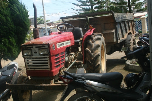 6. Tông thùng máy cày, người đàn ông tử vong tại chỗ Khoảng 15h chiều 29/9 tại địa phận thôn 10B, xã Lộc Thành (huyện Bảo Lâm, Lâm Đồng), máy cày do ông Phàm Khúc Nguyên (31 tuổi trú tại xã Lộc Nam, huyện Bảo Lâm, Lâm Đồng) điều khiển lưu thông từ hướng thôn 10B ra trung tâm xã Lộc Thành thì bất ngờ có va chạm với xe máy BKS 52H39822 do ông Phan Khắc Phi (41 tuổi trú tại Lộc Thành) điều khiển theo chiều ngược lại. Vụ tai nạn khiến ông Phi đập đầu vào thùng xe máy cày gây tổn thương nghiêm trọng phần đầu nên ông Phi chết ngay tại chỗ.