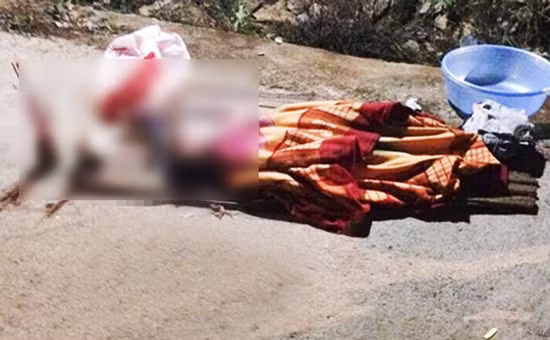 7. Bé 4 tuổi rơi xuống đường bị xe công nông cán chết thảm Khoảng 22h ngày 30/9, tại địa bàn xã Thanh Nghị (Thanh Liêm - Hà Nam), ông Nguyễn Văn Thụ (SN 1961) điều khiển xe máy chở 2 cháu nhỏ phía sau đi trên đường liên xã. Khi đến địa điểm trên, ông Thụ tăng tốc để vượt xe công nông cùng chiều. Khi chạy song song với xe công nông thì bất ngờ một cháu bé 4 tuổi, ngồi sau ngã xuống đường bị công nông cán tử vong.