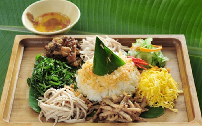 Không cần nguyên liệu cao sang, cơm âm phủ vẫn đủ sức lôi cuốn thực khách bằng sự tinh tế và dung hòa trong từng hương vị. Ảnh: Internet.