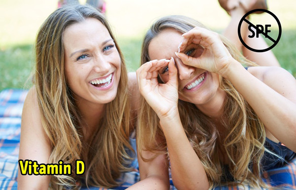 Dành 15 phút dưới ánh nắng mặt trời: Dùng kem chống nắng là yếu tố rất quan trọng trong việc làm giảm tác hại của tia nắng mặt trời, nguyên nhân gây ra tình trạng lão hóa. Tuy nhiên, nghiên cứu mới đây của Viện Ung thư Anh Quốc lại chỉ ra rằng, bạn nên dành 15 phút mỗi ngày để sưởi nắng mà không dùng kem chống nắng để làn da có cơ thể tổng hợp vitamin D. Đây là thành phần quan trọng giúp ngăn ngừa ung thư da.