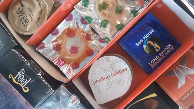 Dung nham bao cao su gia an chua nguy hiem ra sao?-Hinh-3