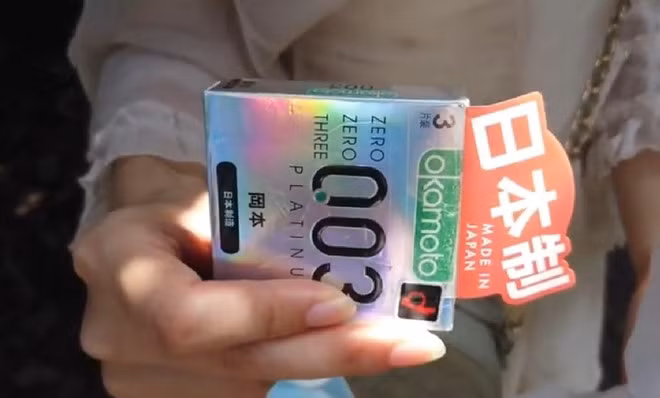 Dung nham bao cao su gia an chua nguy hiem ra sao?-Hinh-2