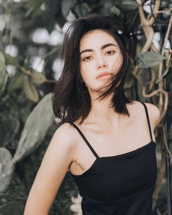 Phong cách đơn giản hay sang chảnh, Mai Davika đều thể hiện một cách xuất sắc, chứng tỏ gu thẩm mỹ tinh tế của cô nàng 26 tuổi này.