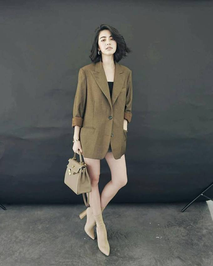 Sở hữu chiều cao 1,75 m, "ma nữ Thái Lan" thoải mái chinh phục đủ kiểu thời trang cao cấp.