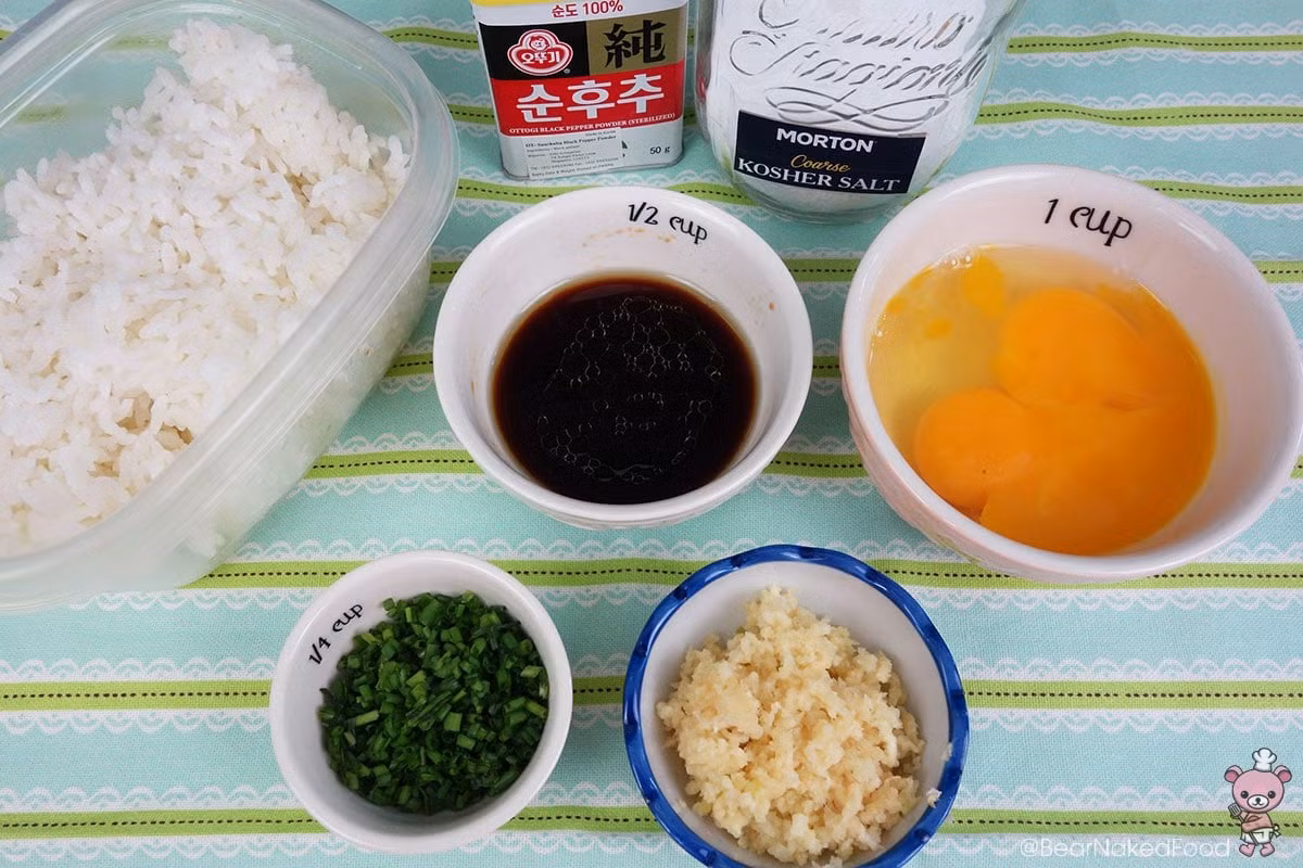 Cach lam com chien trung toi kieu Nhat vua ngon vua nhanh-Hinh-2