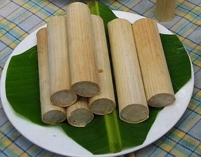 Cơm lam đất Tuyên Quang không có nhiều khác biệt với các miền vùng cao khác. Thế nhưng, ai đã từng thưởng thức cơm lam nơi đây sẽ không bao giờ quên được hương vị dẻo thơm của nếp.