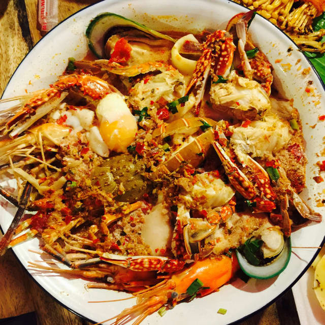 Tomyum tôm hùm: Súp Tom yum cũng được coi là món ăn dân tộc của Thái Lan. Đặc biệt, bây giờ bạn còn có thể thưởng thức cả phiên bản tomyum tôm hùm siêu độc đáo nữa. Nhưng Klook cảnh báo nhẹ nhé: Hương vị cay của món ăn này có thể sẽ khiến bạn “nước mắt ròng ròng” ngay từ miếng đầu tiên đấy. Ảnh: Internet. 