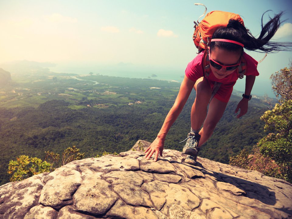 Đi thăm viện bảo tàng, sở thú hoặc đi dạo quanh công viên gần nhà cũng có thể giúp bạn đốt cháy nhiều calo hơn mong đợi. Việc chơi những môn thể thao ngoài trời như leo núi, chèo thuyền kayak… còn đem lại hiệu quả nhiều hơn thế nữa.