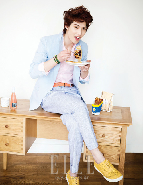 Các bộ suit của anh chàng khá đa dạng về kiểu dáng và màu sắc.