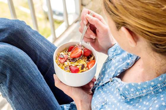 Ít ăn sữa chua: Nguy cơ mắc bệnh tiểu đường tăng lên khi lượng vi khuẩn xấu trong ruột nhiều hơn vi khuẩn tốt. Do vậy bạn cần tăng vi khuẩn tốt cho đường ruột bằng cách ăn các thực phẩm như: Sữa chua, dưa cải...