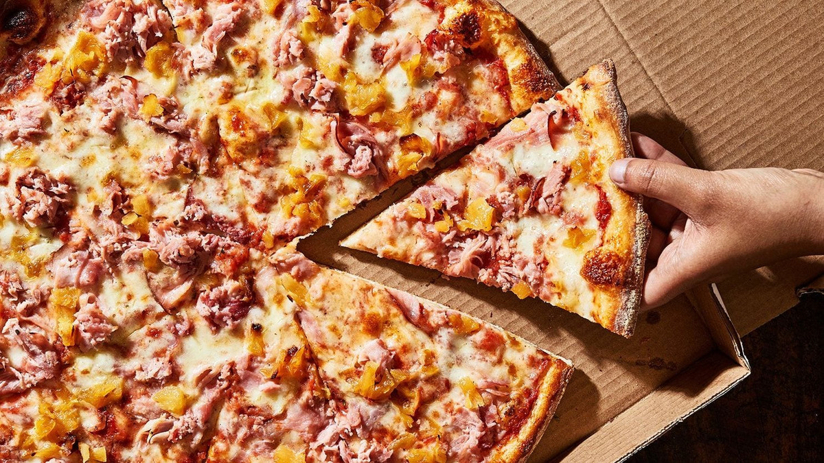 Tiêu thụ lượng calo cao: Thói quen ăn bánh pizza, khoai tây chiên và một số loại thực phẩm có lượng calo cao dễ gây tăng lượng đường trong máu. Do vậy, đây chính là thói quen gây tiểu đường.
