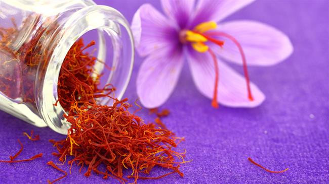Saffron (nhụy hoa nghệ tây) hoạt động như các chất chống viêm và giúp giảm các triệu chứng viêm khớp. Các nghiên cứu đã chỉ ra rằng crocin, một trong những hợp chất chính của nhụy hoa nghệ tây, được chứng minh là có hiệu quả ở những người bị đau khớp.