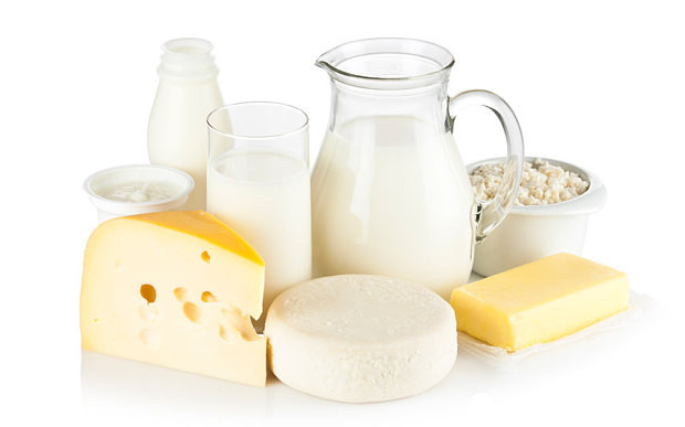 Các sản phẩm từ sữa ít béo: Các sản phẩm như sữa chua, sữa và phô mai rất giàu canxi và vitamin D, cả hai đã được chứng minh là giúp xương chắc khỏe và tăng cường hệ miễn dịch. Những sản phẩm này giúp giảm đau do loãng xương và viêm xương khớp.